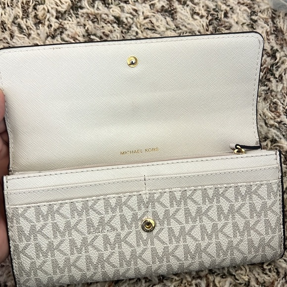 Beige and brown Michael Kors wallet - Picture 4 of 6